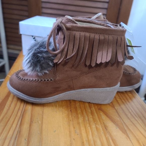 Crazy 8 Brown Moccasin Boots With Pom Poms - Picture 7 of 12